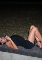 Брюнетка оголилась и проникает в обе дырки пальчиками 1 фото Брюнетка оголилась и проникает в обе дырки пальчиками 1 фото