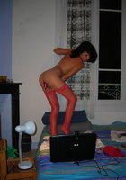 Брюнетка оголилась и проникает в обе дырки пальчиками 17 фото Брюнетка оголилась и проникает в обе дырки пальчиками 17 фото