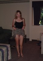 Мамка с треугольником на лобке дома и на улице готова шалить голой 1 фото Мамка с треугольником на лобке дома и на улице готова шалить голой 1 фото