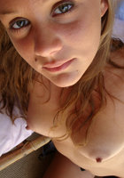 Шатенка привязала конец веревки к соску 2 фото Шатенка привязала конец веревки к соску 2 фото