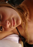 Шатенка привязала конец веревки к соску 1 фото Шатенка привязала конец веревки к соску 1 фото