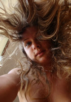 Шатенка привязала конец веревки к соску 15 фото Шатенка привязала конец веревки к соску 15 фото