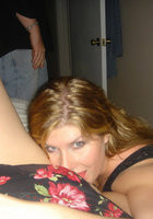 Рыжая лесбиянка пробует сосать член на пару с подругой 13 фото Рыжая лесбиянка пробует сосать член на пару с подругой 13 фото