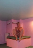 Баловница снимает вещи и хвастается большими сиськами в квартире 12 фото Баловница снимает вещи и хвастается большими сиськами в квартире 12 фото