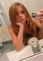 Куколки делают селфи при помощи зеркала 1 фото Куколки делают селфи при помощи зеркала 1 фото