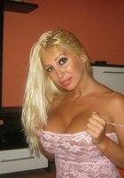 Любовница украсила грудь наклейками для сосков 1 фото Любовница украсила грудь наклейками для сосков 1 фото