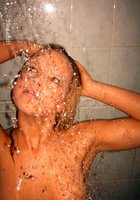 Блондинка с красивыми сиськами купается в душе 18 фото Блондинка с красивыми сиськами купается в душе 18 фото