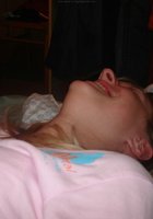 Блондинка с розовой писькой демонстрирует неприкрытые интимные места на камеру 2 фото Блондинка с розовой писькой демонстрирует неприкрытые интимные места на камеру 2 фото