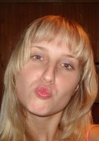 Блондинка с розовой писькой демонстрирует неприкрытые интимные места на камеру 5 фото Блондинка с розовой писькой демонстрирует неприкрытые интимные места на камеру 5 фото