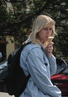 Блондинка с розовой писькой демонстрирует неприкрытые интимные места на камеру 25 фото Блондинка с розовой писькой демонстрирует неприкрытые интимные места на камеру 25 фото