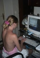 Молодая кокетка светит большими титьками купаясь в ванне 8 фото Молодая кокетка светит большими титьками купаясь в ванне 8 фото