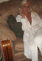 Соседка курит и массирует свою киску 2 фото Соседка курит и массирует свою киску 2 фото