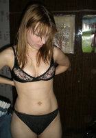 Рыжая красотка обнажила сиськи и половые губы 7 фото Рыжая красотка обнажила сиськи и половые губы 7 фото