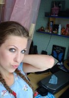 Длинноволосая худышка кокетничает на камеру 21 фото Длинноволосая худышка кокетничает на камеру 21 фото