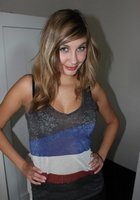 Молодая стройняшка в квартире оголила буфера третьего размера 1 фото Молодая стройняшка в квартире оголила буфера третьего размера 1 фото