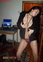 Сексуальная брюнетка демонстрирует наряды в своей комнате 5 фото Сексуальная брюнетка демонстрирует наряды в своей комнате 5 фото