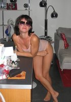 Зрелая брюнетка любит сексуальные одежды 19 фото Зрелая брюнетка любит сексуальные одежды 19 фото