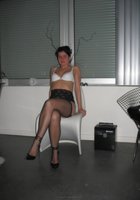 Зрелая брюнетка любит сексуальные одежды 14 фото Зрелая брюнетка любит сексуальные одежды 14 фото