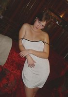 Голая девушка с румянцем на щеках позирует в комнате 1 фото Голая девушка с румянцем на щеках позирует в комнате 1 фото