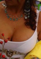 Девки пытаются соблазнить своими большими дойками 2 фото Девки пытаются соблазнить своими большими дойками 2 фото