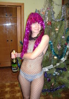 Красавица встречает Новый Год в сетчатом костюме 4 фото Красавица встречает Новый Год в сетчатом костюме 4 фото