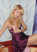 Худенькая блондинка уселась голой на кожаный диван 8 фото Худенькая блондинка уселась голой на кожаный диван 8 фото