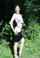 Брюнетка на природе показала, что под юбкой 3 фото Брюнетка на природе показала, что под юбкой 3 фото