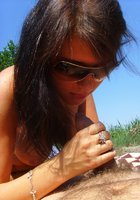 Во время прогулки на природе девушка нашла член для минета 27 фото Во время прогулки на природе девушка нашла член для минета 27 фото