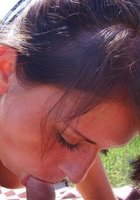 Во время прогулки на природе девушка нашла член для минета 33 фото Во время прогулки на природе девушка нашла член для минета 33 фото