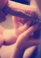 Обнаженная красотка взяла в рот член на всю длину 23 фото Обнаженная красотка взяла в рот член на всю длину 23 фото