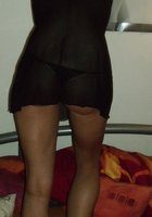 Стройняшка в бирюзовом наряде позирует перед фотографом. 11 фото Стройняшка в бирюзовом наряде позирует перед фотографом. 11 фото