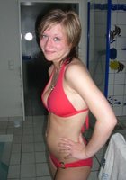 Извращенка демонстрирует большую жопу раком и раздвигает ноги 1 фото Извращенка демонстрирует большую жопу раком и раздвигает ноги 1 фото