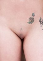 Татуированная красотка с торчащими сосками 25 фото Татуированная красотка с торчащими сосками 25 фото