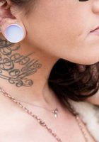 Татуированная красотка с торчащими сосками 27 фото Татуированная красотка с торчащими сосками 27 фото