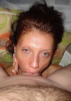 Голубоглазая брюнетка заглотила по самые яйца на кухне 4 фото Голубоглазая брюнетка заглотила по самые яйца на кухне 4 фото