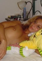 Красотка с большой грудью фотографирует себя в зеркале 9 фото Красотка с большой грудью фотографирует себя в зеркале 9 фото