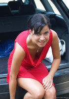 Обнаженная нимфа гуляет по аллеям в парке 1 фото Обнаженная нимфа гуляет по аллеям в парке 1 фото