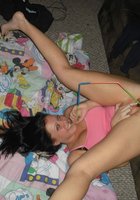 Брюнетка раздвигает ноги и показывает аккуратную щель дома и в публичных местах 19 фото Брюнетка раздвигает ноги и показывает аккуратную щель дома и в публичных местах 19 фото