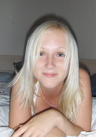 Блондинка разводит ножки и показывает аппетитную киску 1 фото Блондинка разводит ножки и показывает аппетитную киску 1 фото