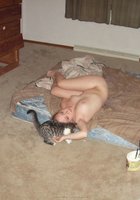 Провинциалка спит на полу в общежитии 6 фото Провинциалка спит на полу в общежитии 6 фото