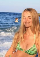 Партнеры отдыхают рядом с морскими просторами 7 фото Партнеры отдыхают рядом с морскими просторами 7 фото