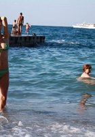 Партнеры отдыхают рядом с морскими просторами 11 фото Партнеры отдыхают рядом с морскими просторами 11 фото