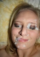 Мужики изрядно поливают лица своих подруг горячей спермой 23 фото Мужики изрядно поливают лица своих подруг горячей спермой 23 фото