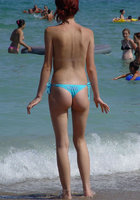 Стройные девушки щеголяют по пляжу в одних только трусах 8 фото Стройные девушки щеголяют по пляжу в одних только трусах 8 фото