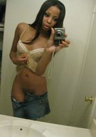 Очаровательная мулатка демонстрирует свое шикарное тело и пирсингованную письку 15 фото Очаровательная мулатка демонстрирует свое шикарное тело и пирсингованную письку 15 фото