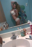 Молодые девки делают селфи своих сисек перед зеркалом 11 фото Молодые девки делают селфи своих сисек перед зеркалом 11 фото