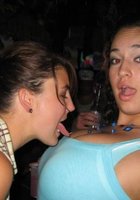 Грудастые чики после похода в ночной клуб 8 фото Грудастые чики после похода в ночной клуб 8 фото