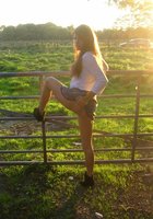 Шалунья надевает разные наряды в квартире и на улице 20 фото Шалунья надевает разные наряды в квартире и на улице 20 фото