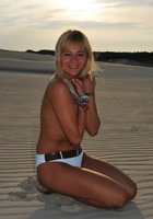 Блондинка не стесняется развратничать за пределами дома 6 фото Блондинка не стесняется развратничать за пределами дома 6 фото