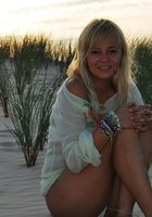 Блондинка не стесняется развратничать за пределами дома 4 фото Блондинка не стесняется развратничать за пределами дома 4 фото